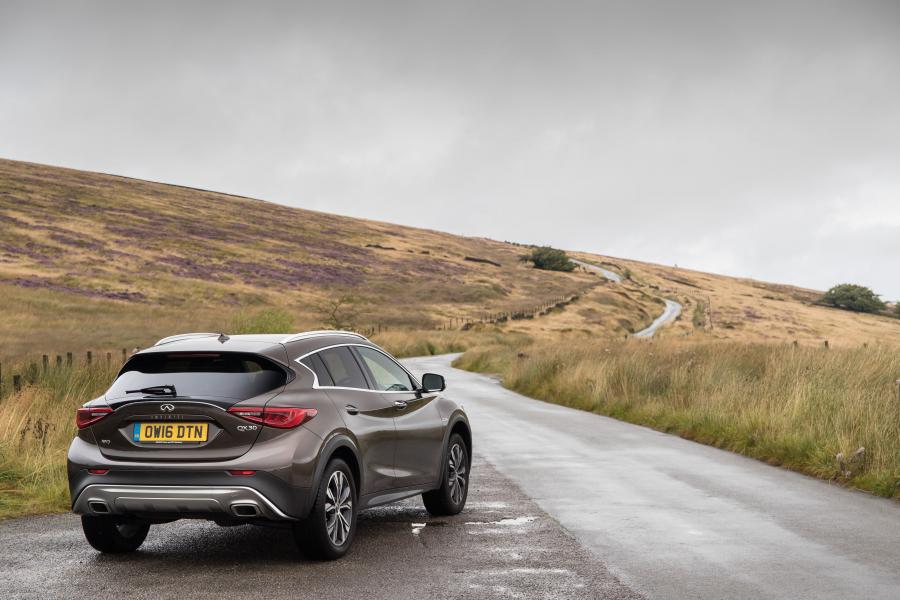  Infiniti QX30 2.2d AWD 2016 года  (UK) (фото 18 из 30)